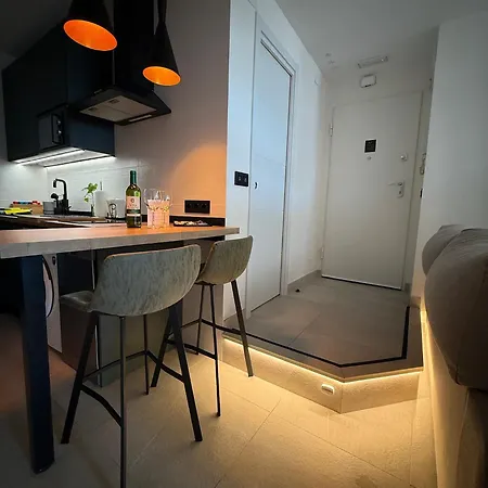 Zelun Center Apartment